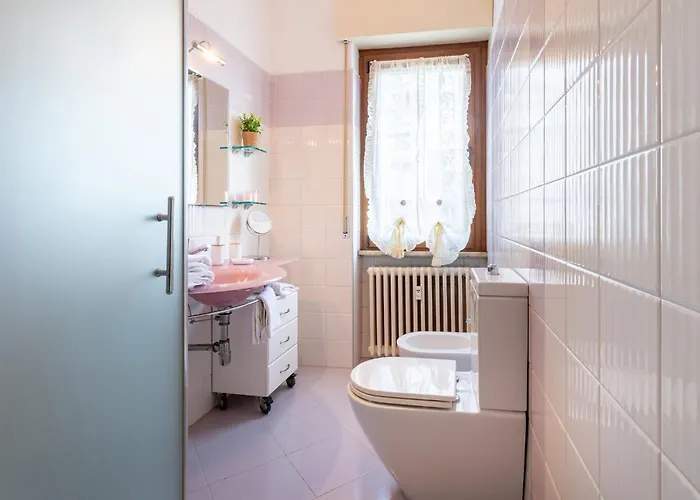 Guesthost - Cozy Near The Hospital Parma