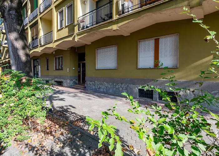 Guesthost - Cozy Near The Hospital Parma